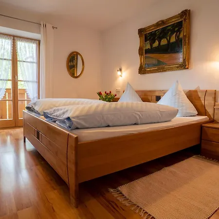 Gaestehaus Heiss Bed & Breakfast *