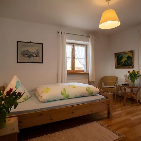 Gaestehaus Heiss Bed & Breakfast